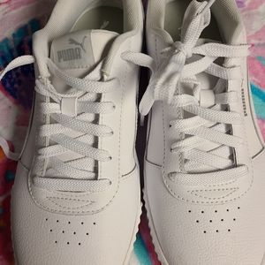 Woman's Puma size 10 shoes